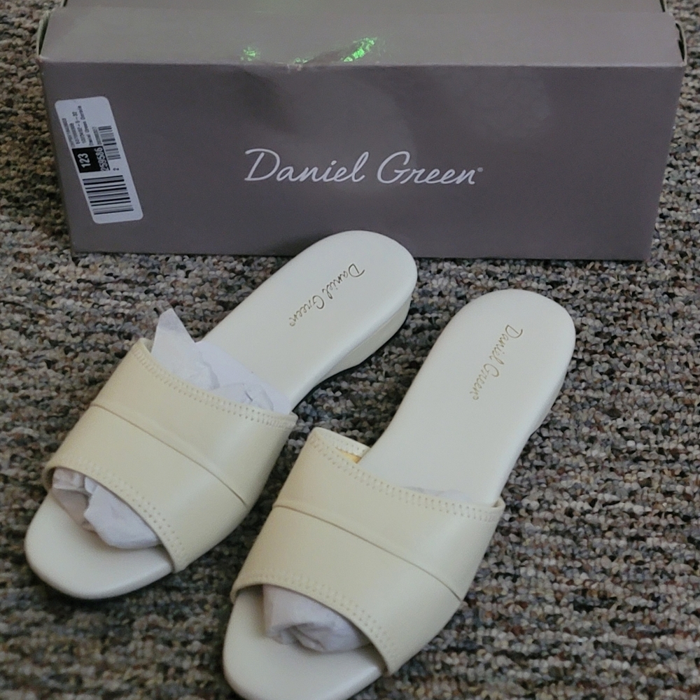 Daniel Green flats